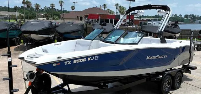 Slide: The Image of MasterCraft NXT24 2021 - 5