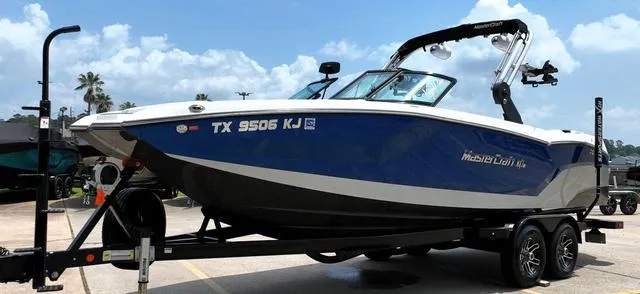 Slide: The Image of MasterCraft NXT24 2021 - 6