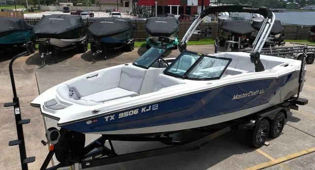 Slide: The Image of MasterCraft NXT24 2021 - 7