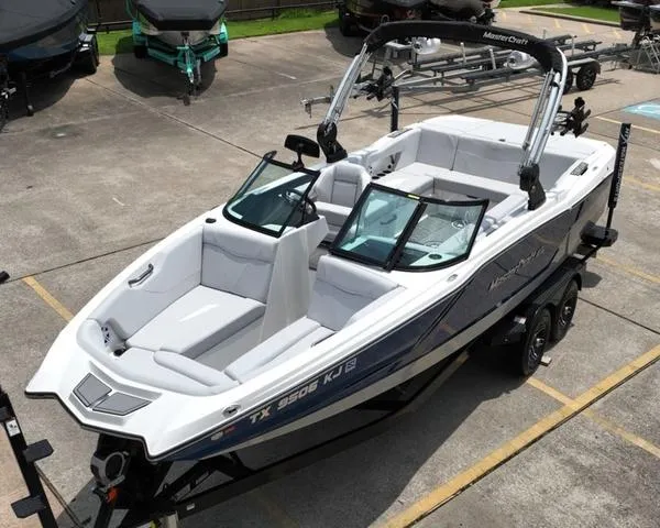 Slide: The Image of MasterCraft NXT24 2021 - 8
