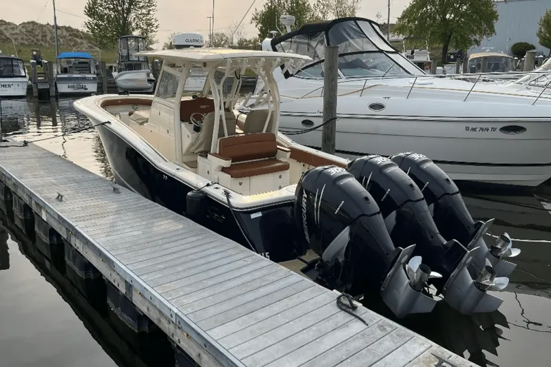 Slide: The Image of Scout 350 LXF 2017 - 3