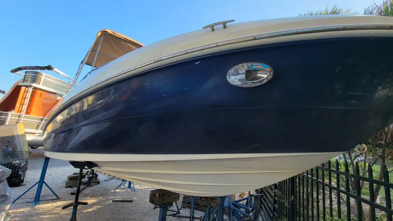 Slide: The Image of 2007 Sea Ray SunDeck 200 boat on stands, side view. - 3