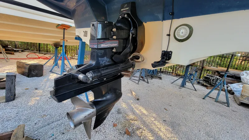 Slide: The Image of 2007 Sea Ray SunDeck 200 boat with MerCruiser outdrive, displayed on gravel. - 37