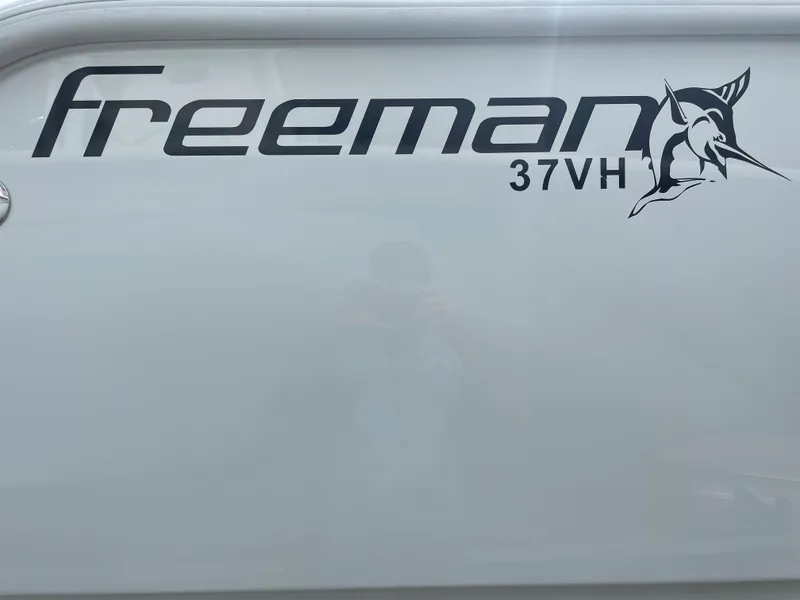 Slide: The Image of Freeman 37VH boat logo, 2019 model - 8