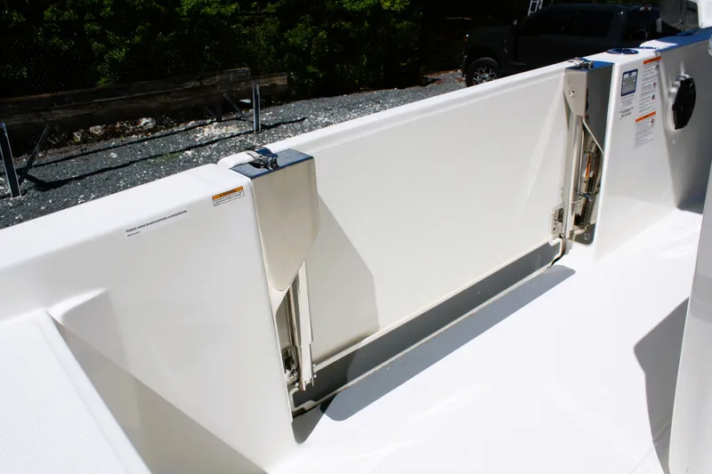 Slide: The Image of Boston Whaler 280 Dauntless 2026 - 15