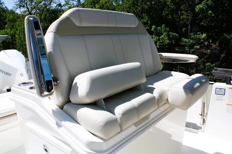 Slide: The Image of Boston Whaler 280 Dauntless 2026 - 23