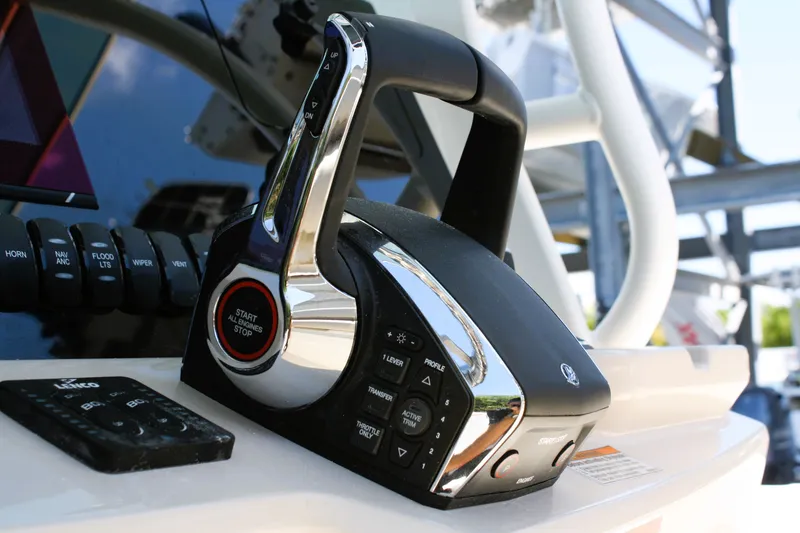 Slide: The Image of Boston Whaler 280 Dauntless 2026 - 27