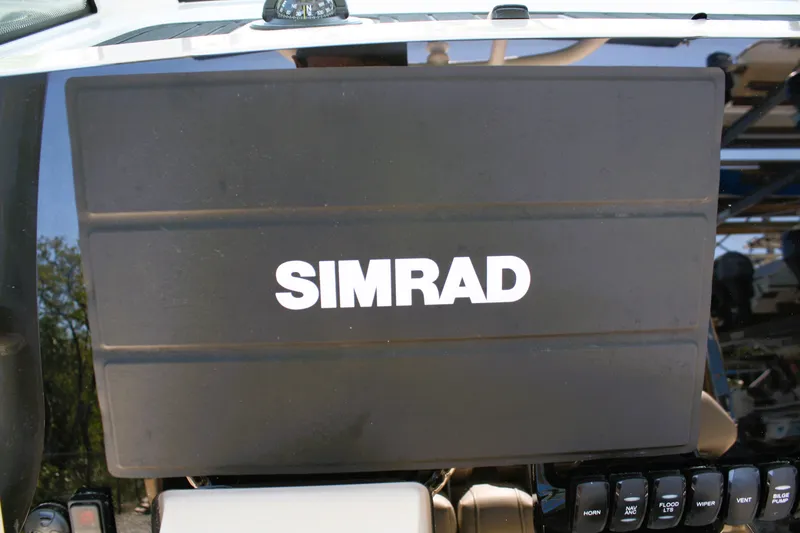 Slide: The Image of Boston Whaler 280 Dauntless 2026 - 28