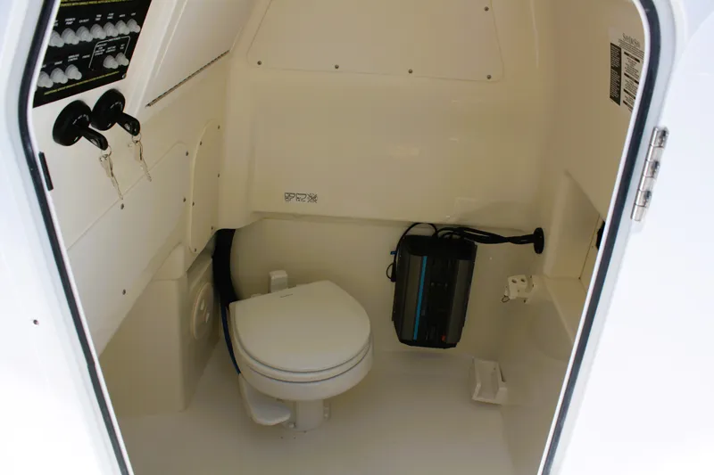 Slide: The Image of Boston Whaler 280 Dauntless 2026 - 34