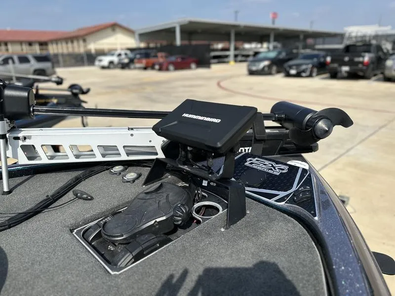 Slide: The Image of 2019 Skeeter FX21 LE boat with Humminbird fish finder and trolling motor. - 12