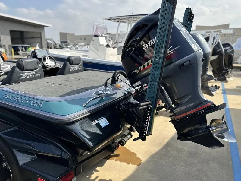 Slide: The Image of 2019 Skeeter FX21 LE boat with Yamaha VMAX engine in a marina. - 4