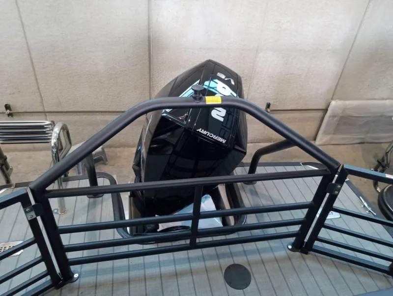 Slide: The Image of 2023 SunChaser Geneva Sport 25 SB boat with Mercury outboard motor. - 8