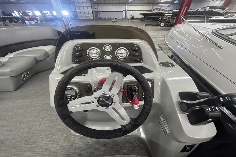 Slide: The Image of Manitou 210 AURORA LE 2019 - 20