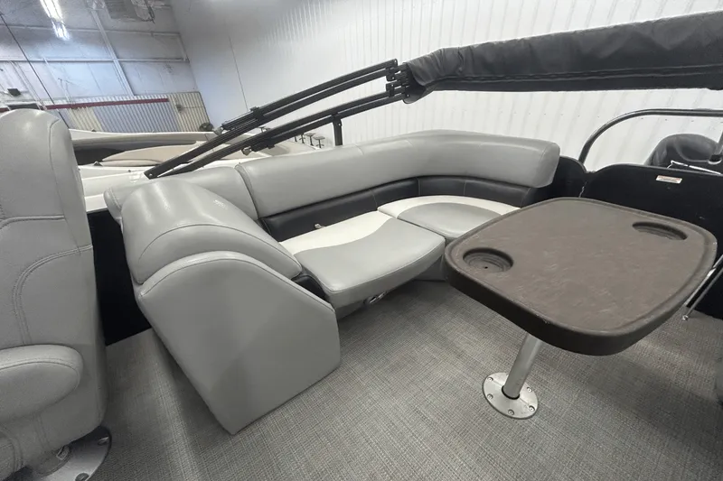 Slide: The Image of Manitou 210 AURORA LE 2019 - 26