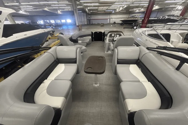 Slide: The Image of Manitou 210 AURORA LE 2019 - 31