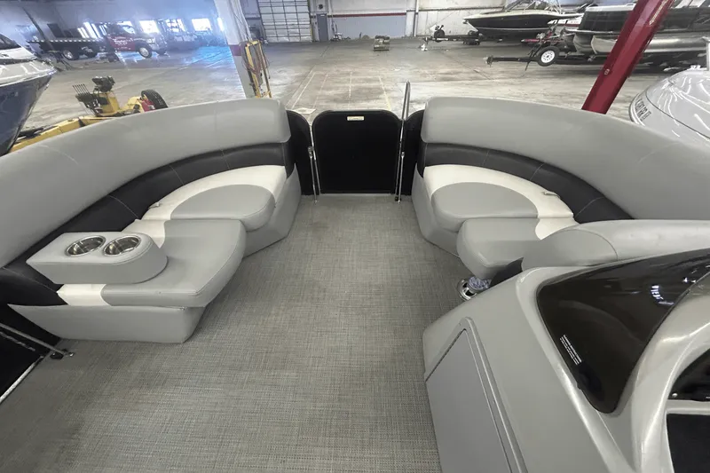 Slide: The Image of Manitou 210 AURORA LE 2019 - 32