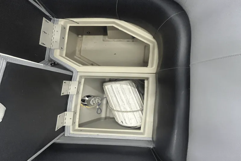 Slide: The Image of Manitou 210 AURORA LE 2019 - 33