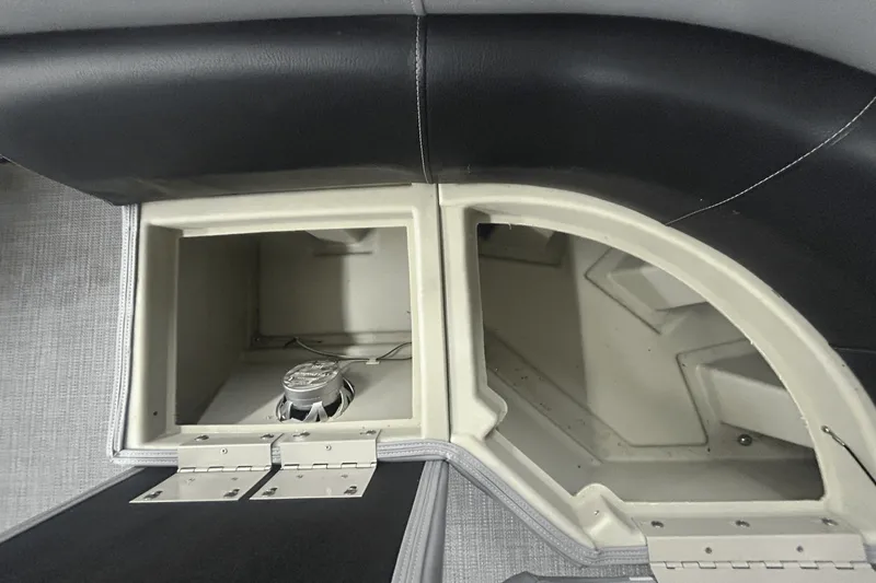 Slide: The Image of Manitou 210 AURORA LE 2019 - 38