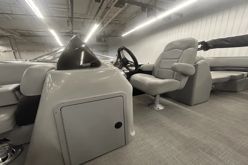 Slide: The Image of Manitou 210 AURORA LE 2019 - 40