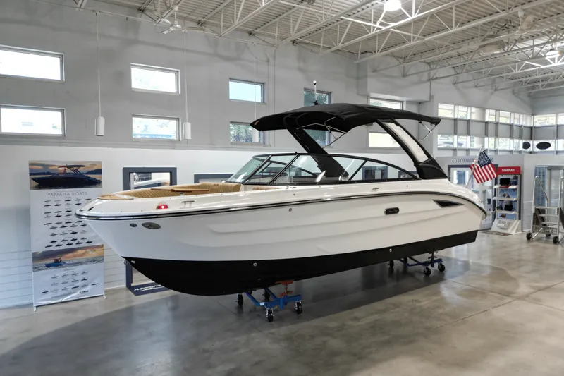 Slide: The Image of Sea Ray SDX 250 2026 - 1