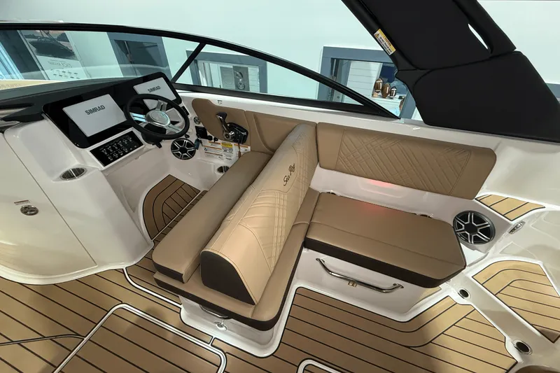 Slide: The Image of Sea Ray SDX 250 2026 - 12