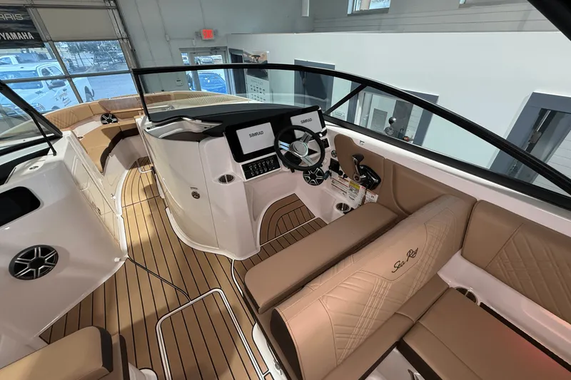 Slide: The Image of Sea Ray SDX 250 2026 - 13