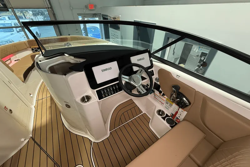 Slide: The Image of Sea Ray SDX 250 2026 - 14