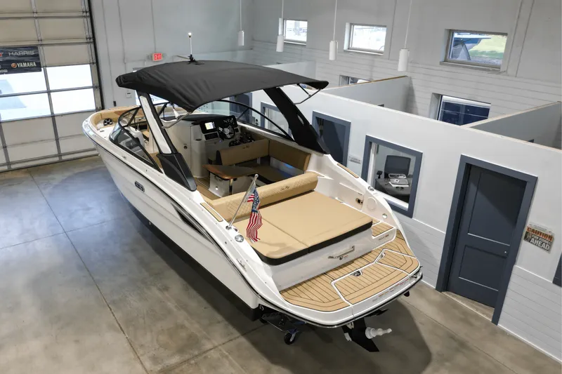 Slide: The Image of Sea Ray SDX 250 2026 - 4