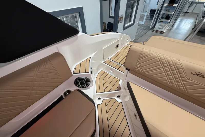 Slide: The Image of Sea Ray SDX 250 2026 - 6