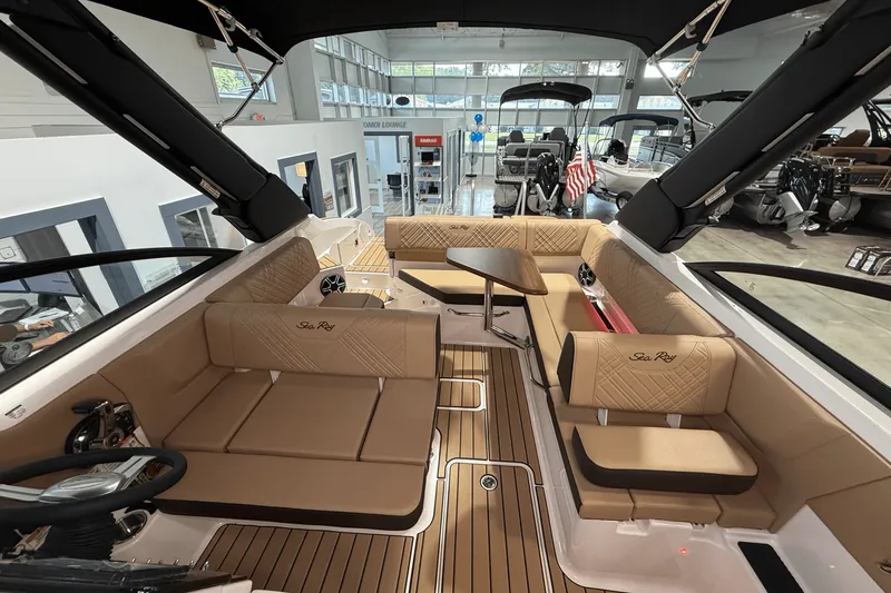 Slide: The Image of Sea Ray SDX 250 2026 - 7