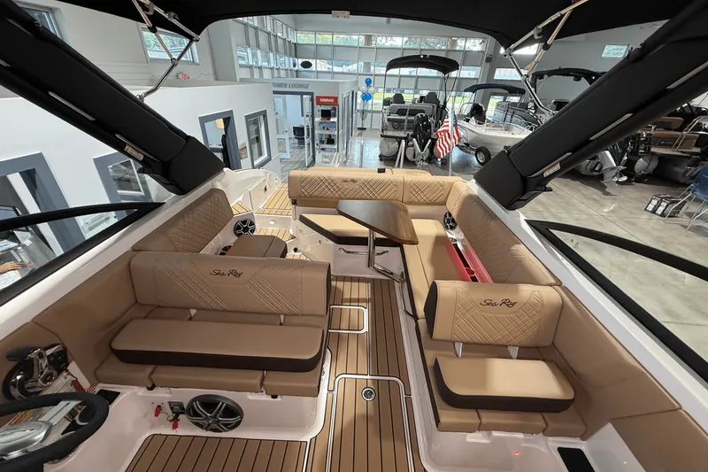 Slide: The Image of Sea Ray SDX 250 2026 - 8