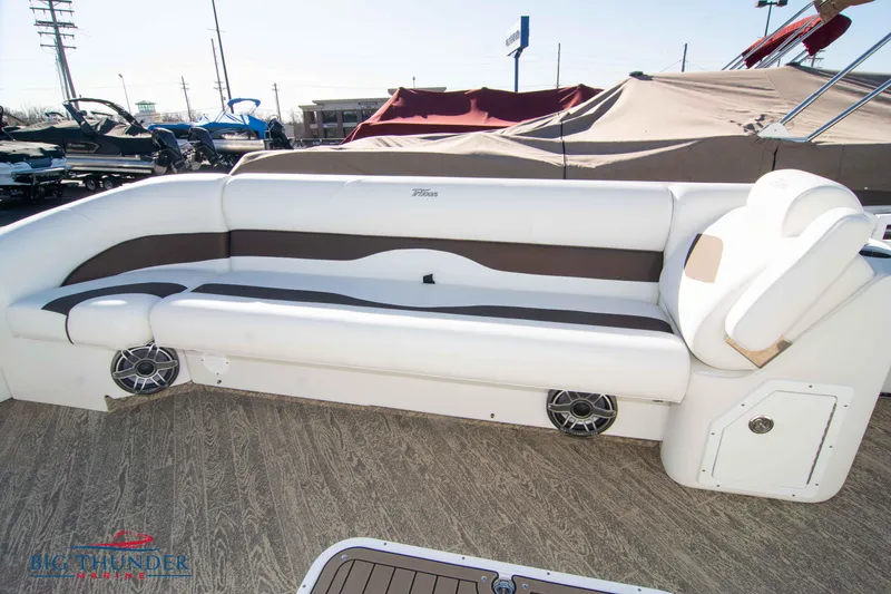 Slide: The Image of JC NEPTOON 27 TT SPORT 2022 boat with white and brown seating on deck. - 12