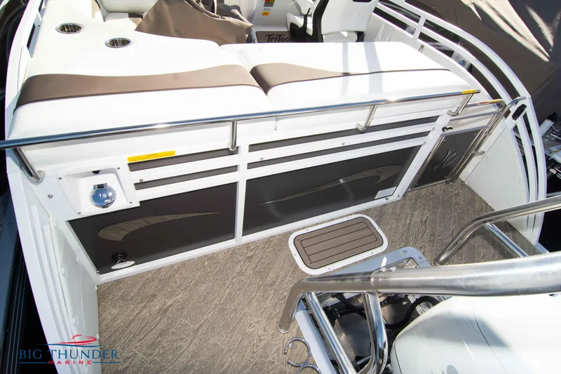 Slide: The Image of Interior of 2022 JC NEPTOON 27 TT SPORT boat with seating and flooring. - 42