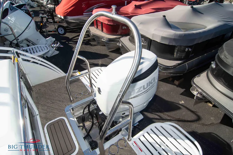 Slide: The Image of JC NEPTOON 27 TT SPORT 2022 boat with Suzuki outboard motor at Big Thunder Marine. - 44