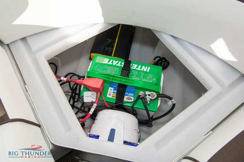 Slide: The Image of Battery compartment of a 2022 JC NEPTOON 27 TT SPORT boat. - 46