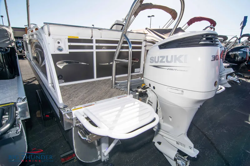 Slide: The Image of JC NEPTOON 27 TT SPORT 2022 boat with Suzuki 300 outboard motor. - 7