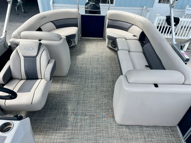 Slide: The Image of Harris 230 cruiser Harris #7 2023 - 12