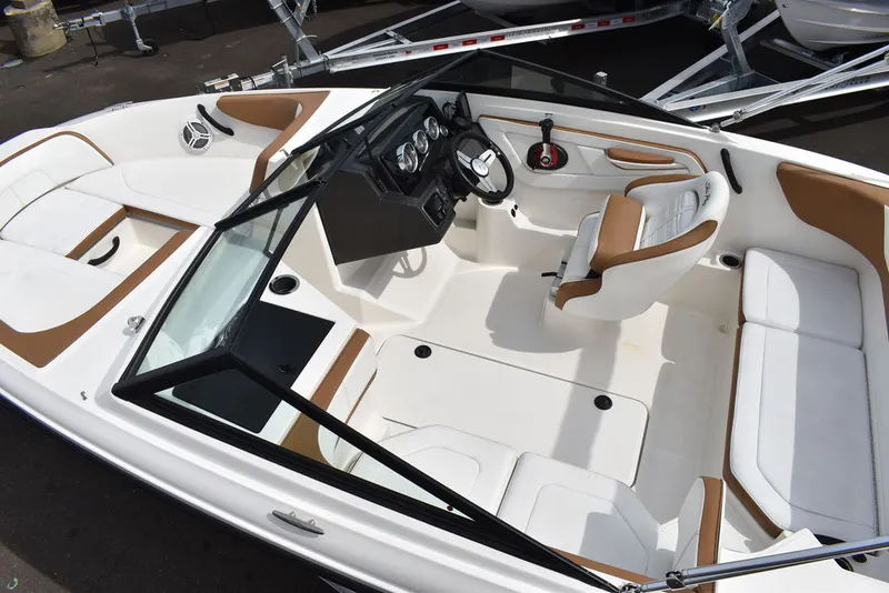 Slide: The Image of Sea Ray SPX 190 OB 2018 - 17