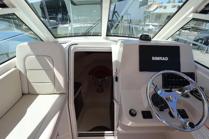 Slide: The Image of Boston Whaler 285 Conquest 2026 - 22