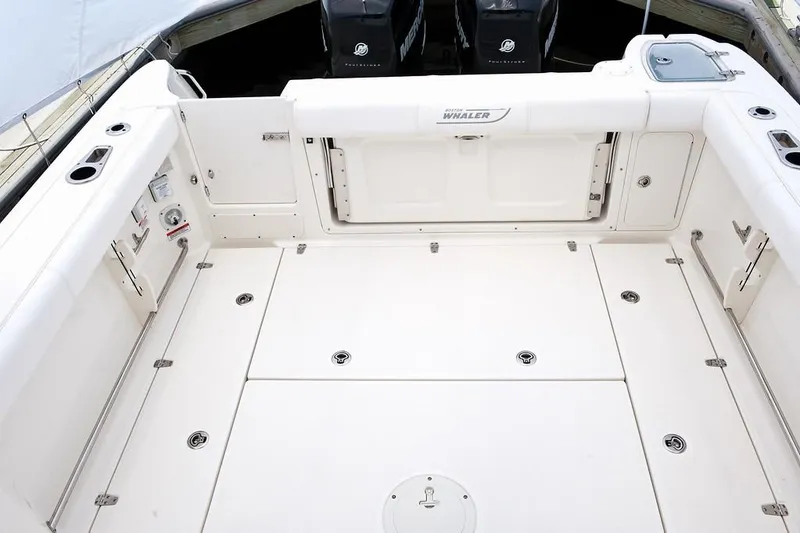 Slide: The Image of Boston Whaler 285 Conquest 2026 - 8