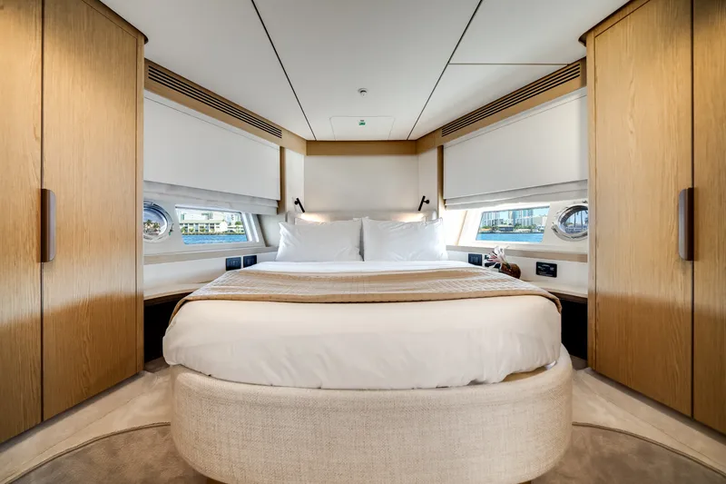 Slide: The Image of Azimut Fly 62 2026 - 13