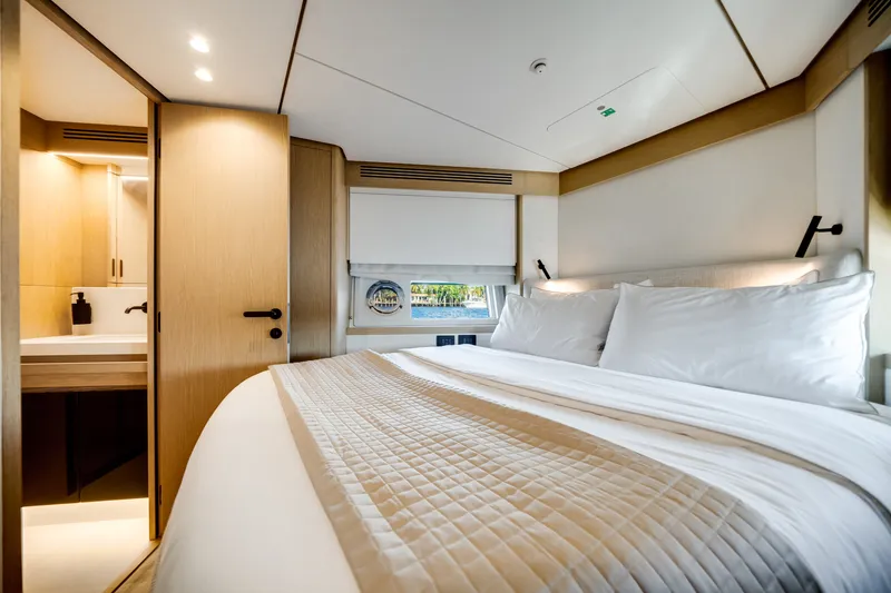 Slide: The Image of Azimut Fly 62 2026 - 15