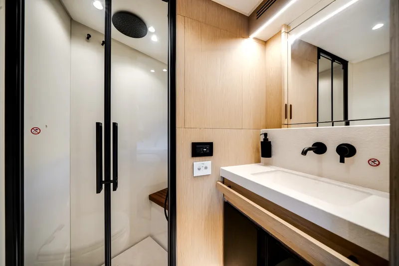 Slide: The Image of Azimut Fly 62 2026 - 16