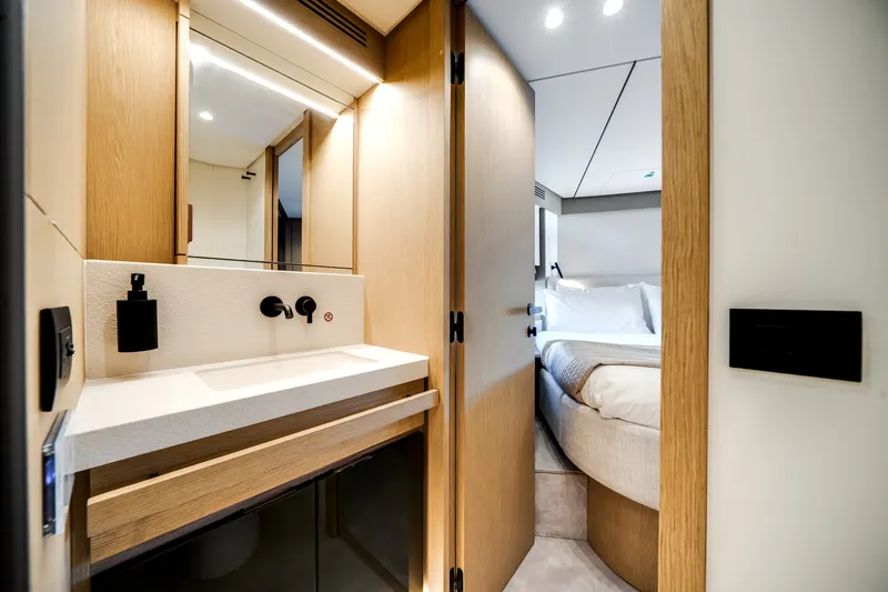 Slide: The Image of Azimut Fly 62 2026 - 18