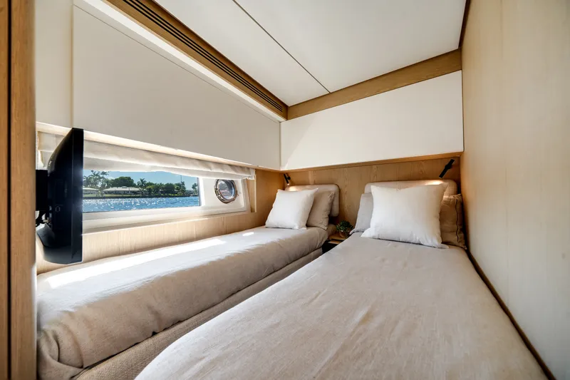 Slide: The Image of Azimut Fly 62 2026 - 19