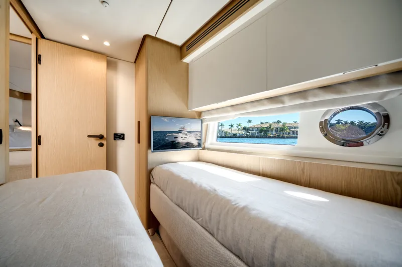 Slide: The Image of Azimut Fly 62 2026 - 20