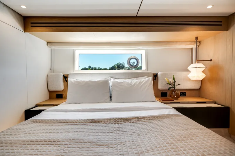 Slide: The Image of Azimut Fly 62 2026 - 25