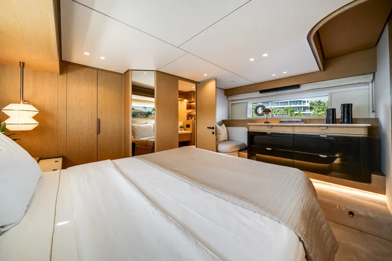 Slide: The Image of Azimut Fly 62 2026 - 27