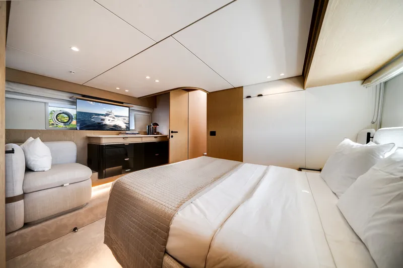 Slide: The Image of Azimut Fly 62 2026 - 31