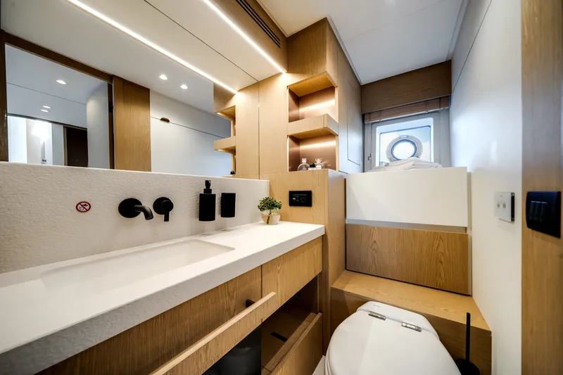 Slide: The Image of Azimut Fly 62 2026 - 33